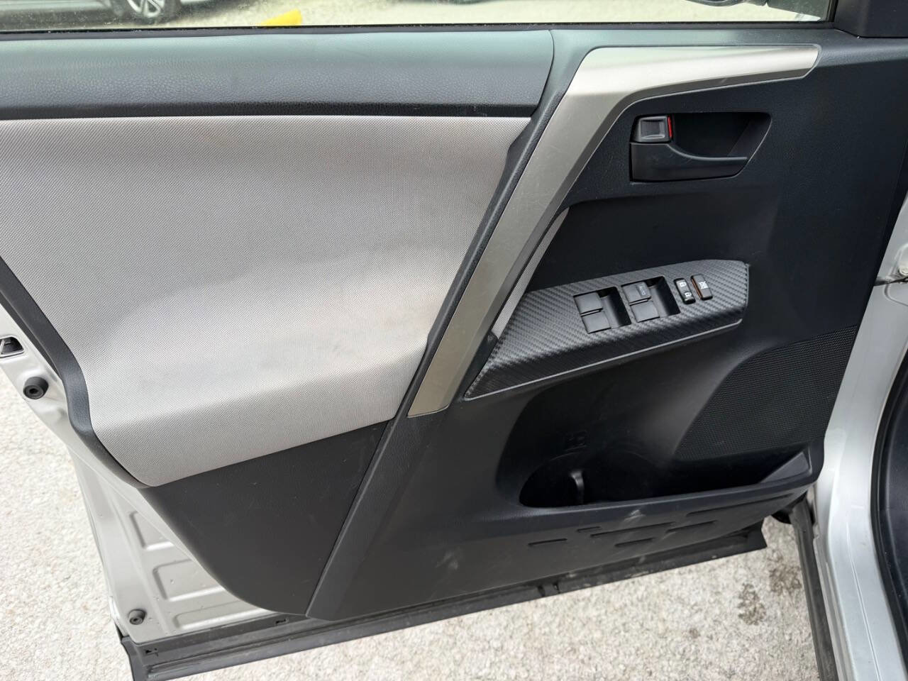 Used 2014 Toyota RAV4 LE FWD image 15