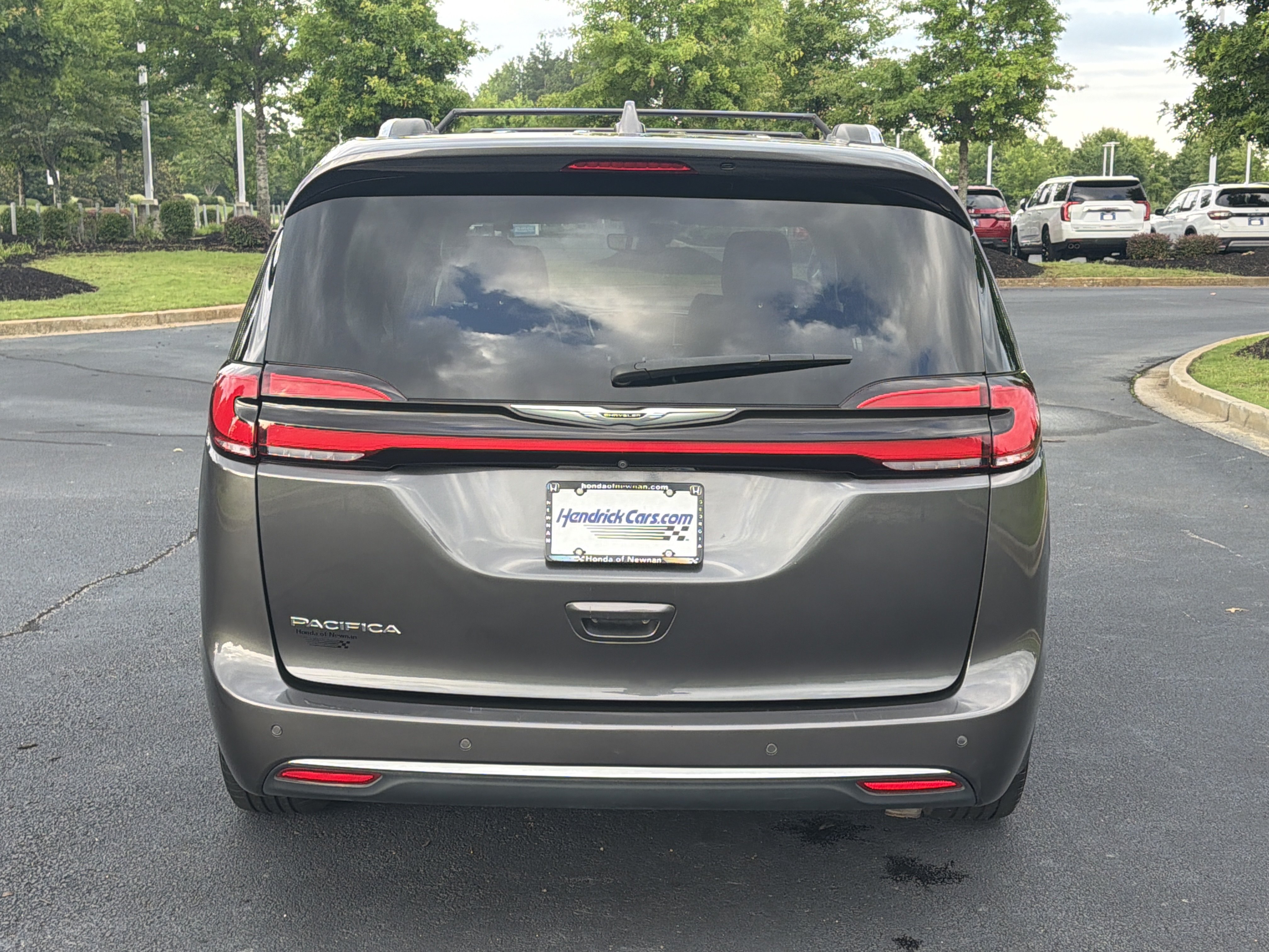 Used 2021 Chrysler Pacifica Touring-L FWD image 8