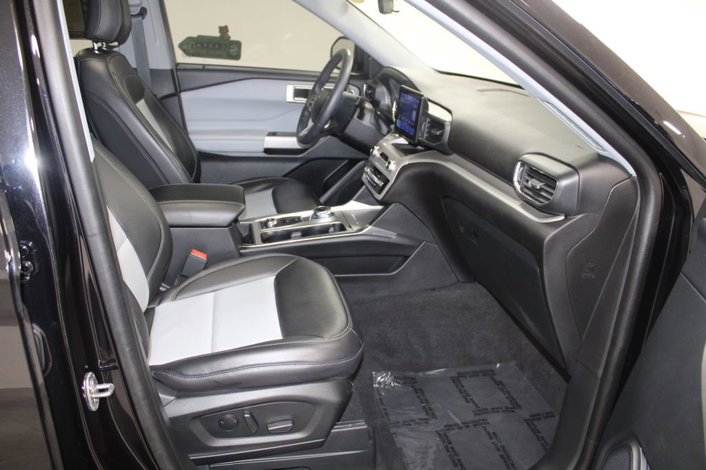 Used 2023 Ford Explorer XLT w/ Equipment Group 202A image 30