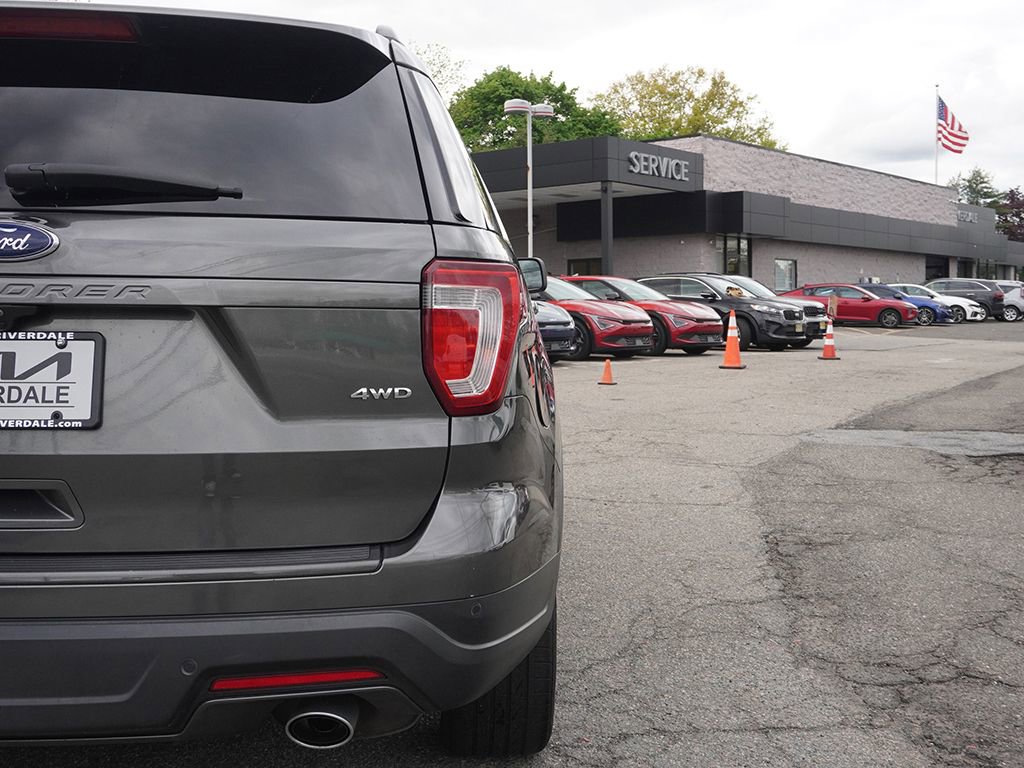 Used 2018 Ford Explorer XLT w/ Equipment Group 202A AWD/4WD image 19
