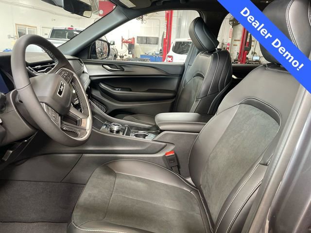 New 2025 Jeep Grand Cherokee L Altitude image 11