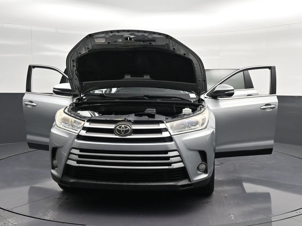 Used 2019 Toyota Highlander XLE FWD image 34