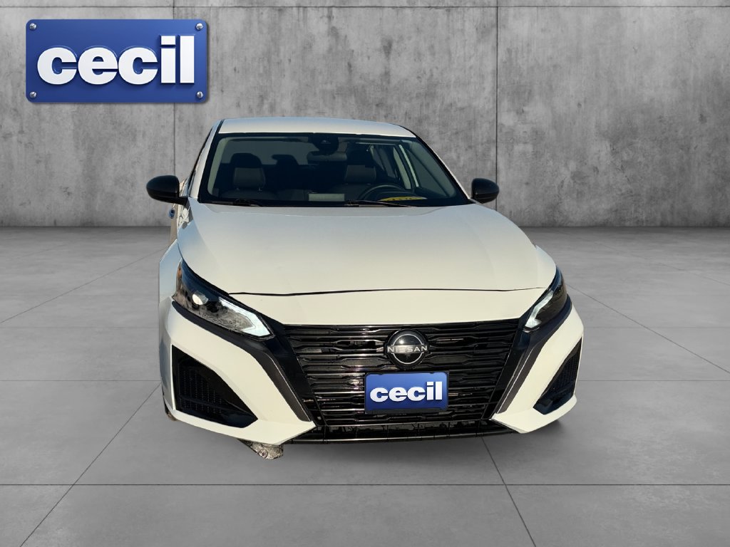 Used 2025 Nissan Altima 2.5 SV FWD image 2