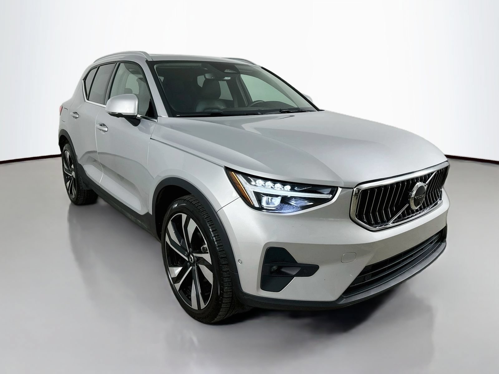 Used 2023 Volvo XC40 B5 Ultimate w/ Protection Package Premier AWD/4WD image 3