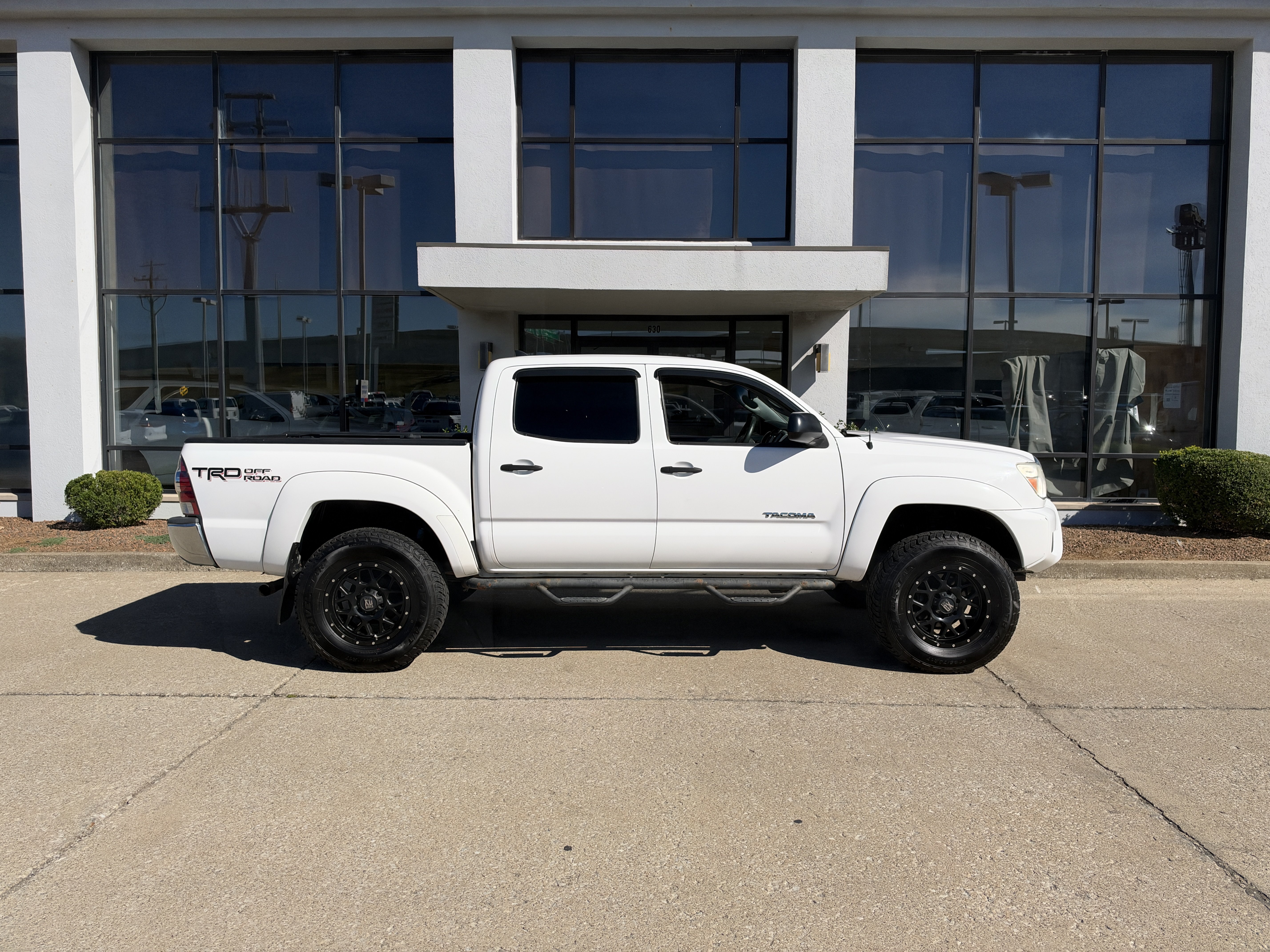 Used 2014 Toyota Tacoma 4x4 Double Cab w/ TRD Off-Road Package image 3