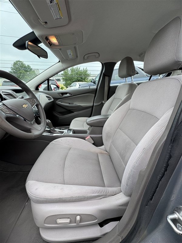Used 2017 Chevrolet Cruze LT w/ Convenience Package image 10