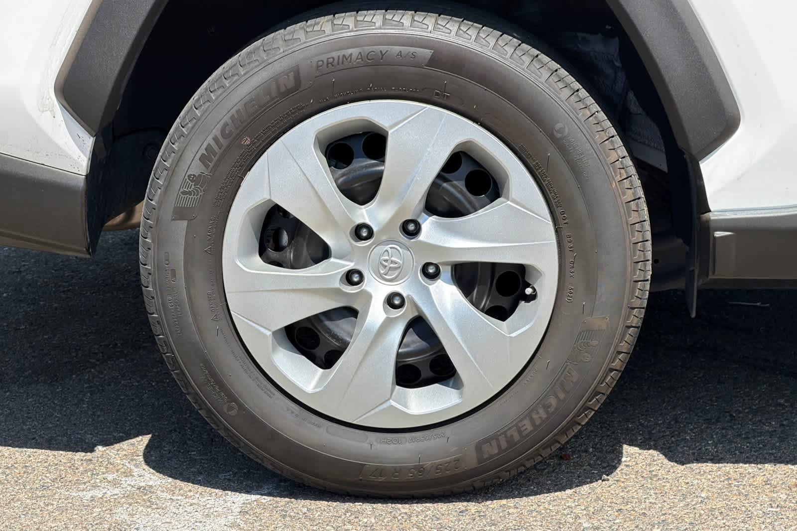 Certified 2022 Toyota RAV4 LE FWD image 20