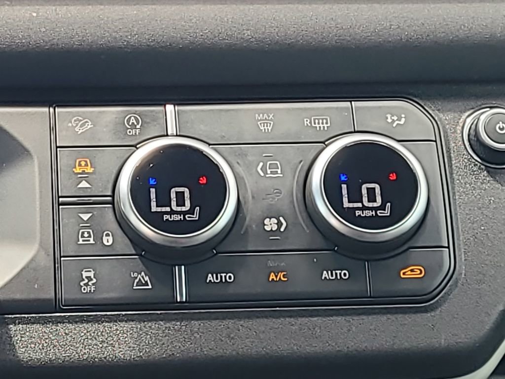 Used 2023 Land Rover Defender 110 X-Dynamic SE image 20