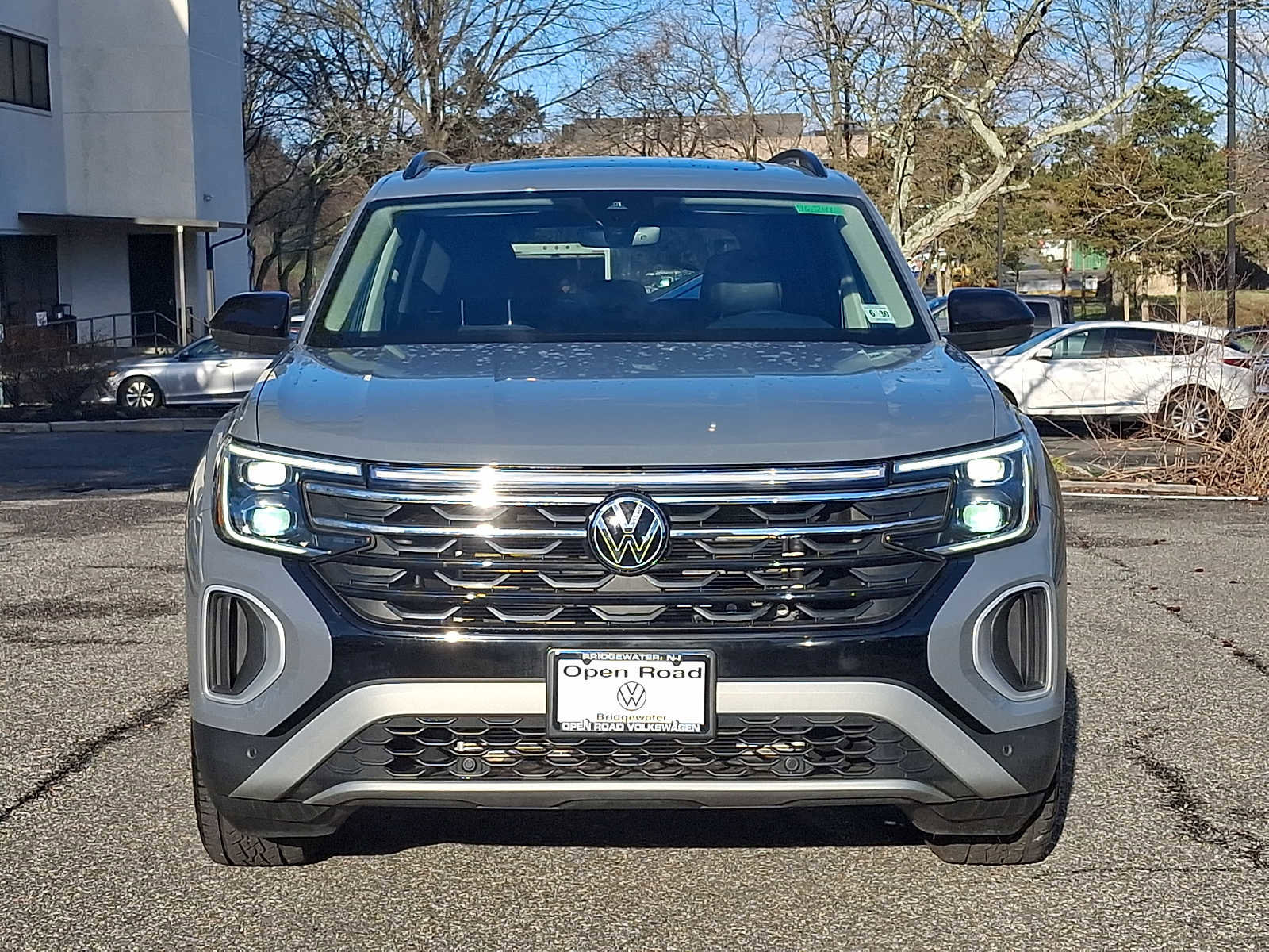 Used 2025 Volkswagen Atlas Peak Edition SE AWD/4WD image 2