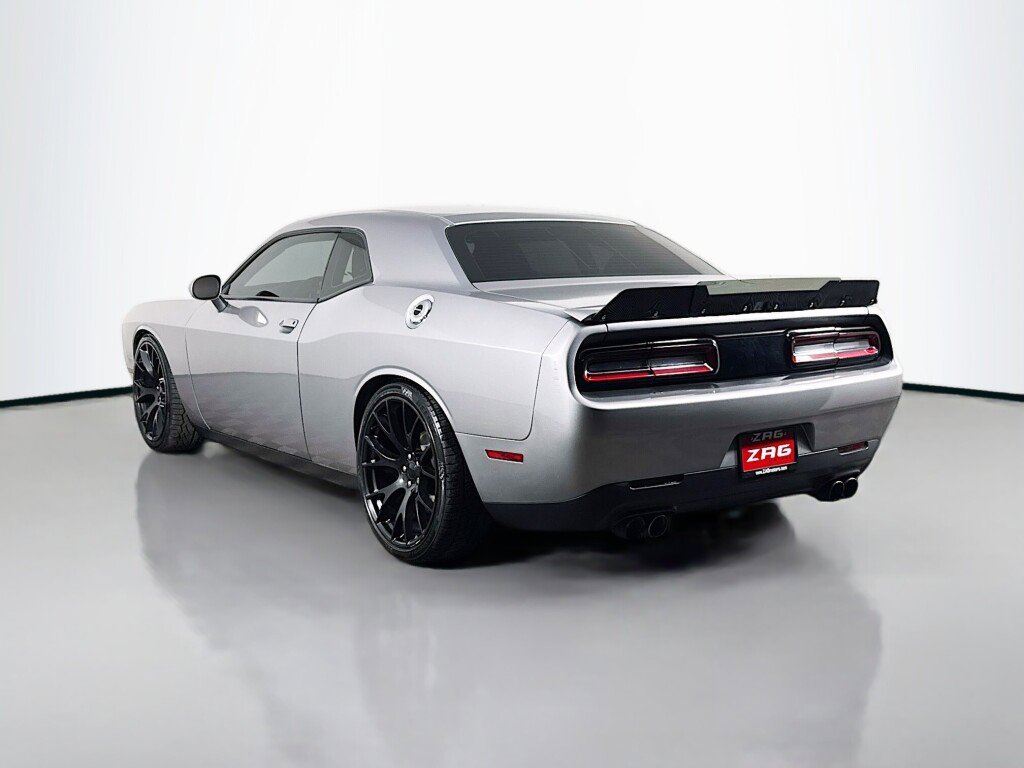 Used 2016 Dodge Challenger R/T RWD image 3