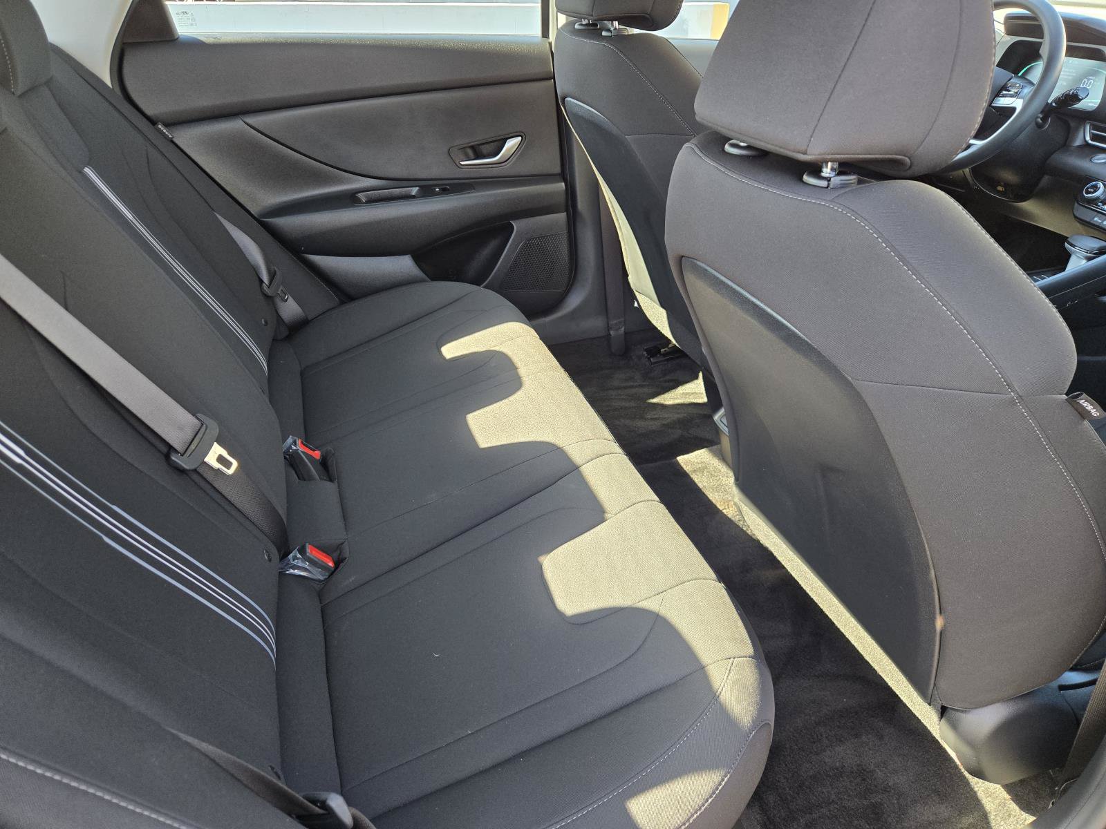 Used 2026 Hyundai Elantra Hybrid FWD image 30