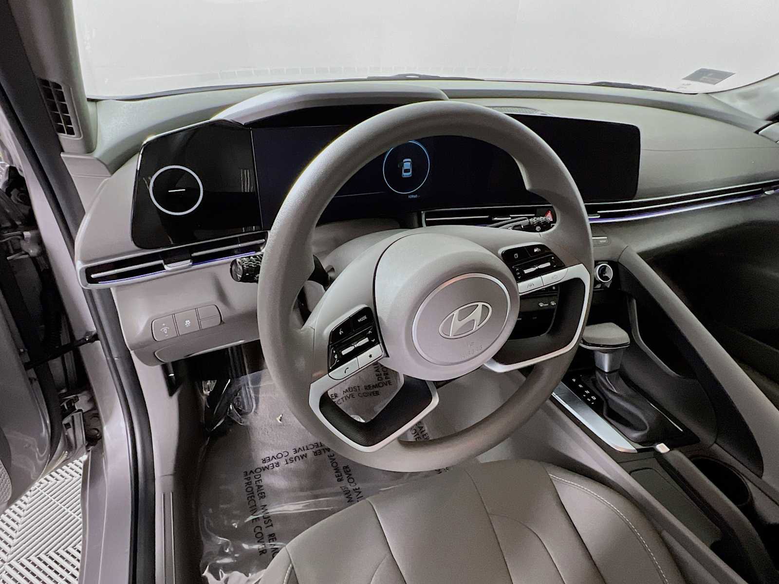 Used 2024 Hyundai Elantra SEL image 11