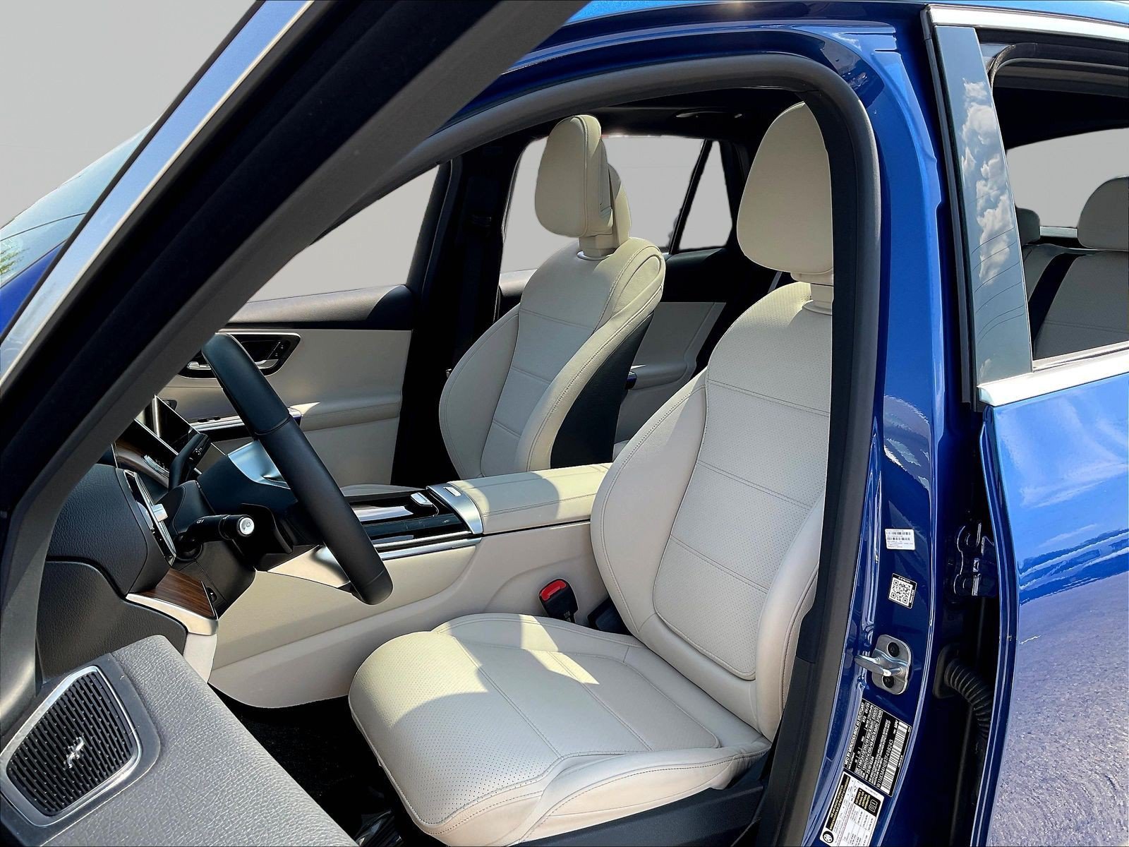 Used 2026 Mercedes-Benz GLC 300 4MATIC image 21