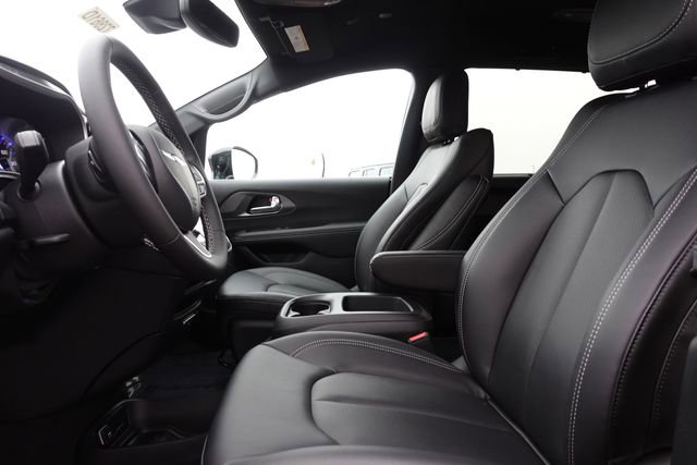 New 2026 Chrysler Pacifica Select image 12