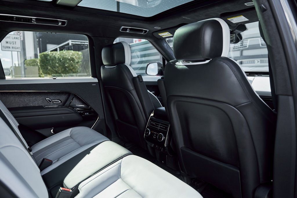Used 2025 Land Rover Range Rover Sport Autobiography image 32