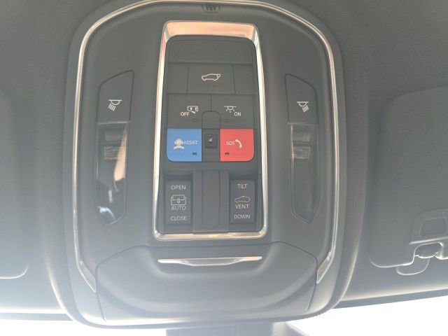 New 2025 Jeep Grand Cherokee Altitude image 17