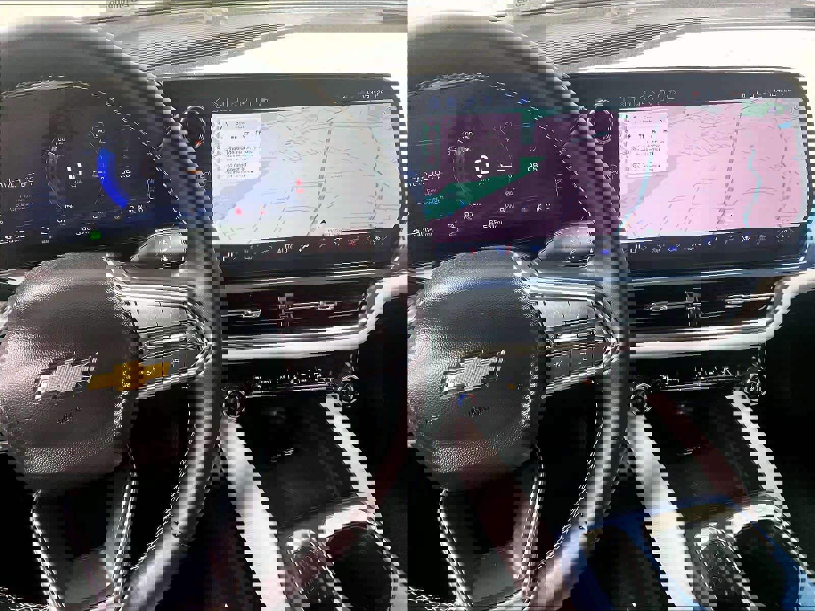 Used 2025 Chevrolet Equinox EV LT image 19