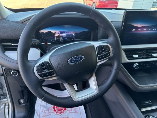Used 2025 Ford Explorer Active w/ Active Comfort Package image 13