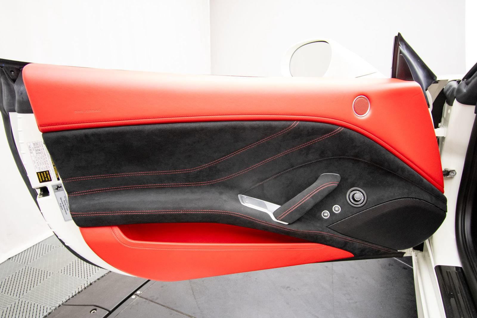 Used 2016 Ferrari California T RWD image 40