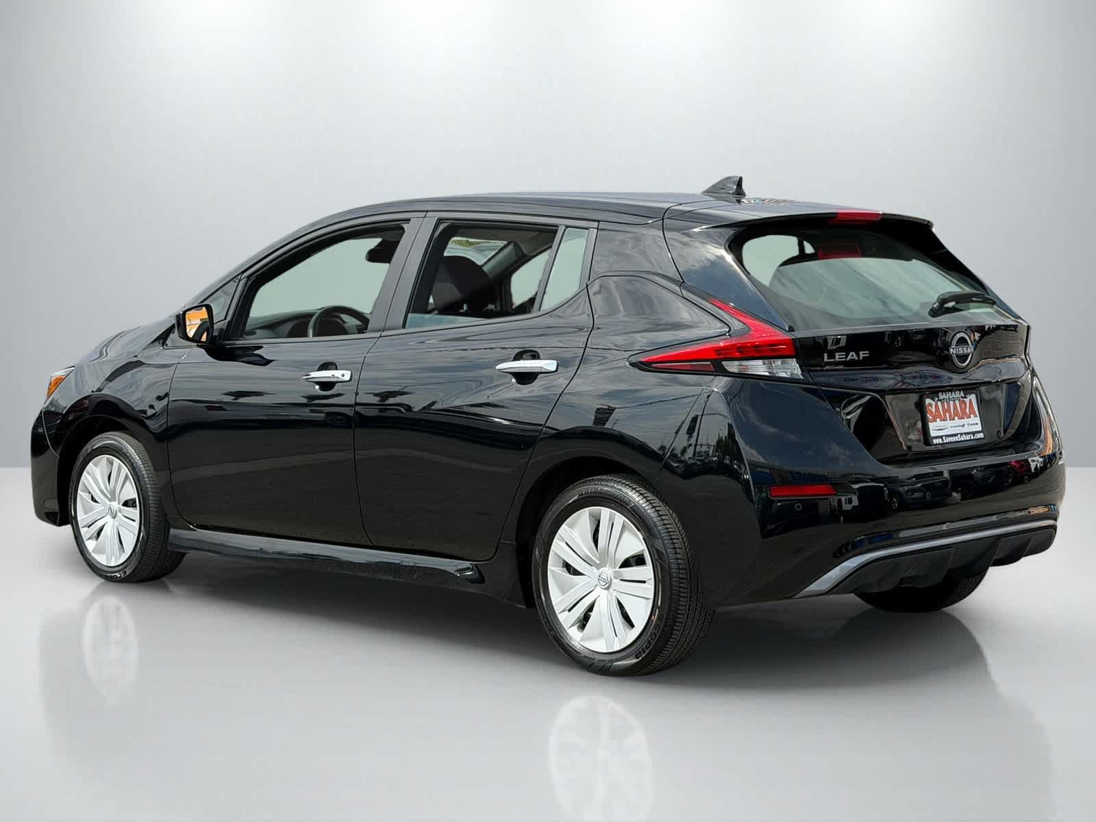 Used 2025 Nissan Leaf S FWD image 4