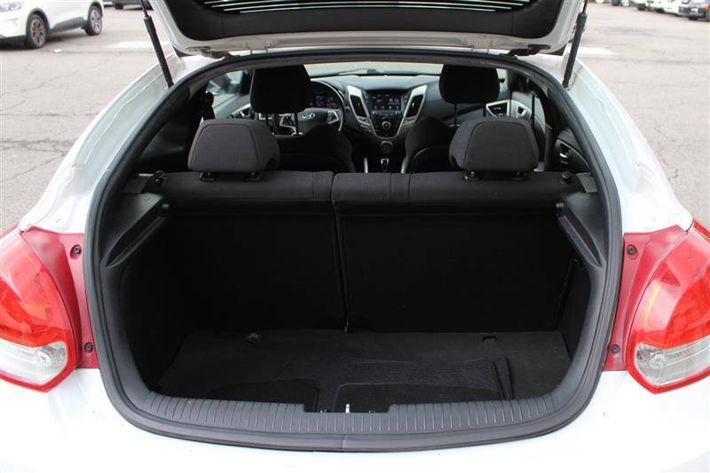 Used 2017 Hyundai Veloster FWD image 23