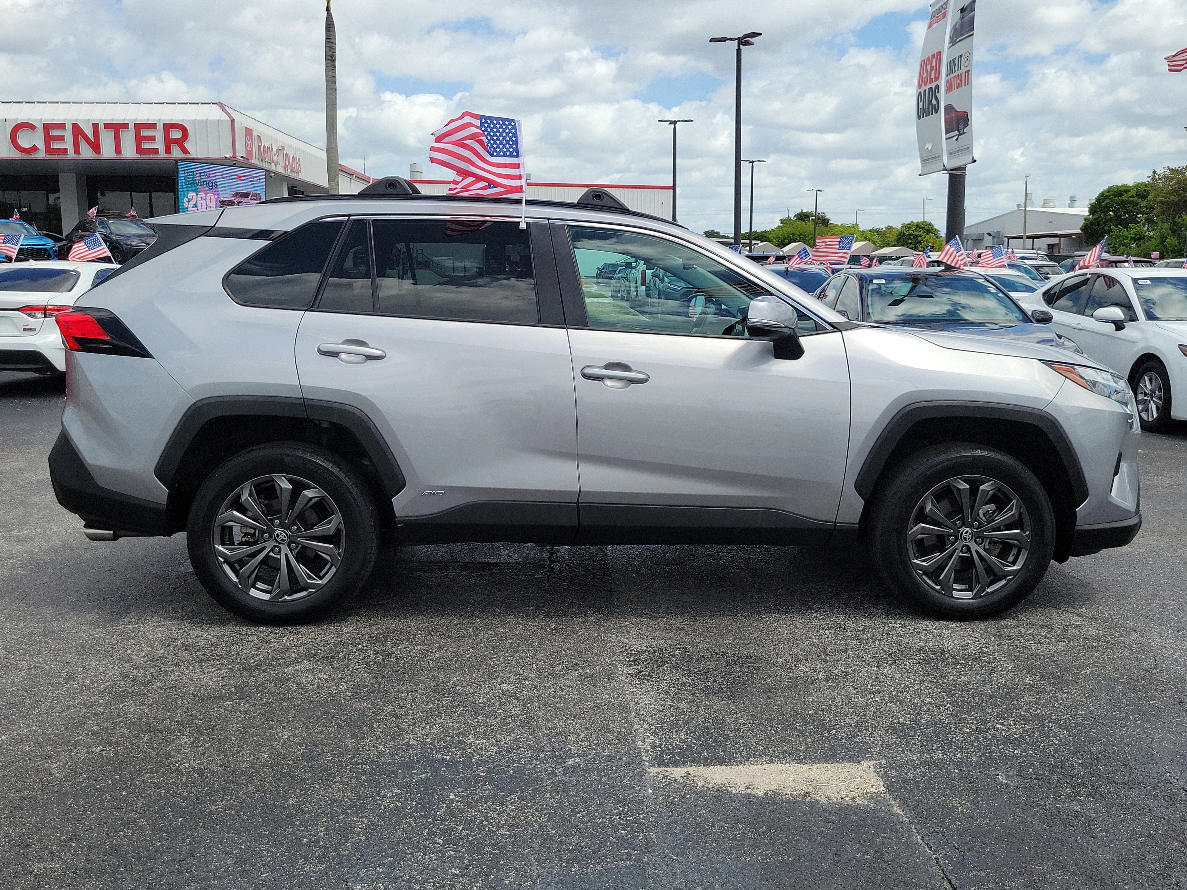 Used 2023 Toyota RAV4 XLE Premium image 13