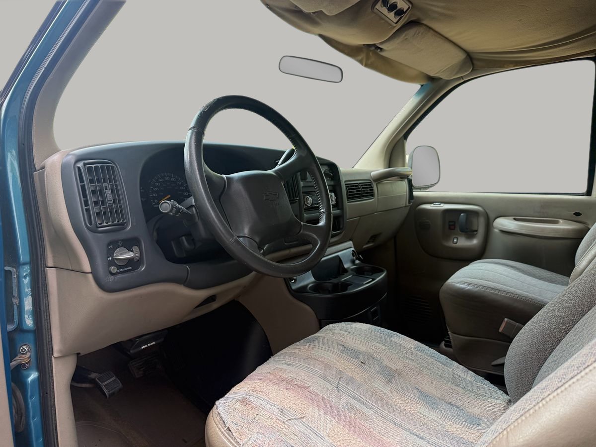 Used 1998 Chevrolet Express 2500 Passenger w/ Preferred Equipment Group RWD image 10
