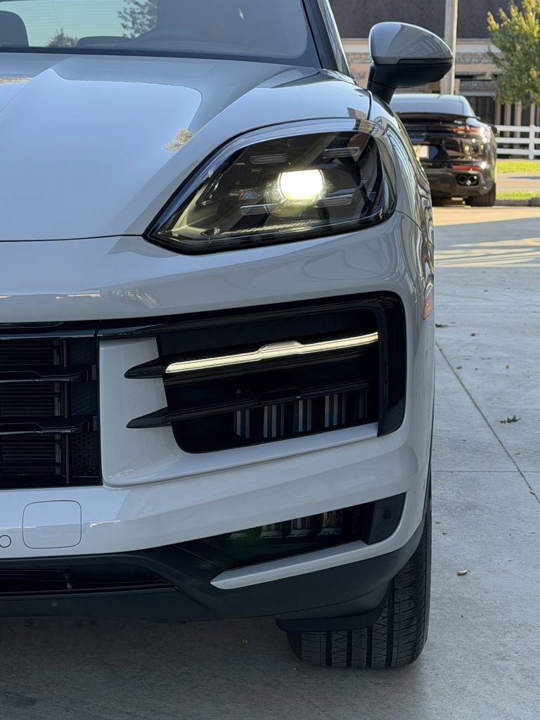 Used 2024 Porsche Cayenne Coupe image 12