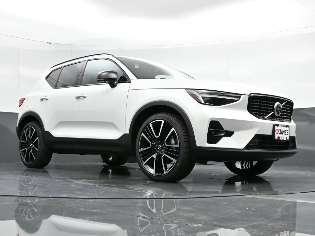 Used 2025 Volvo XC40 B5 Plus w/ Climate Package AWD/4WD image 41