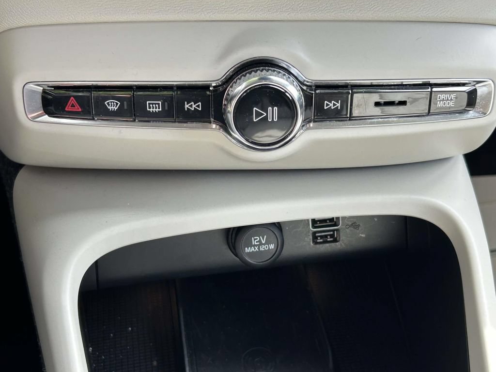 Used 2020 Volvo XC40 T5 Inscription w/ Protection Package Premier AWD/4WD image 15