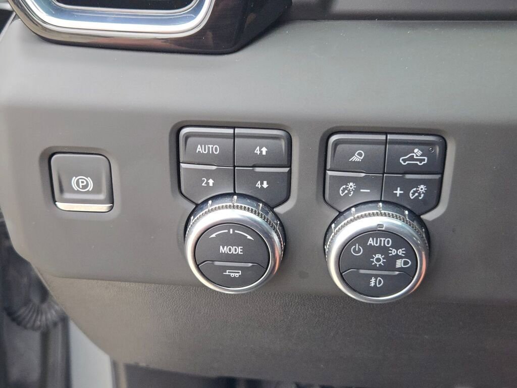 Used 2025 GMC Sierra 2500 Denali Ultimate w/ Max Trailering Package AWD/4WD image 31