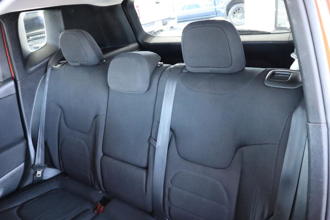 Used 2018 Jeep Renegade Latitude w/ Popular Equipment Group FWD image 30