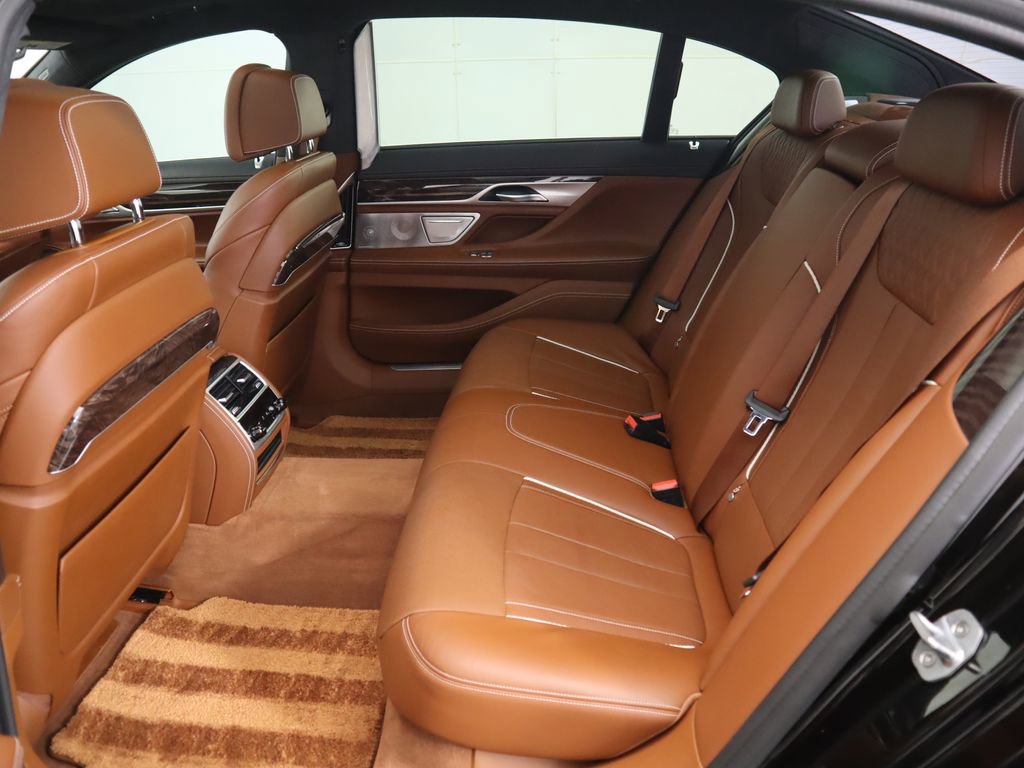 Used 2019 BMW 750i w/ Executive Package image 22