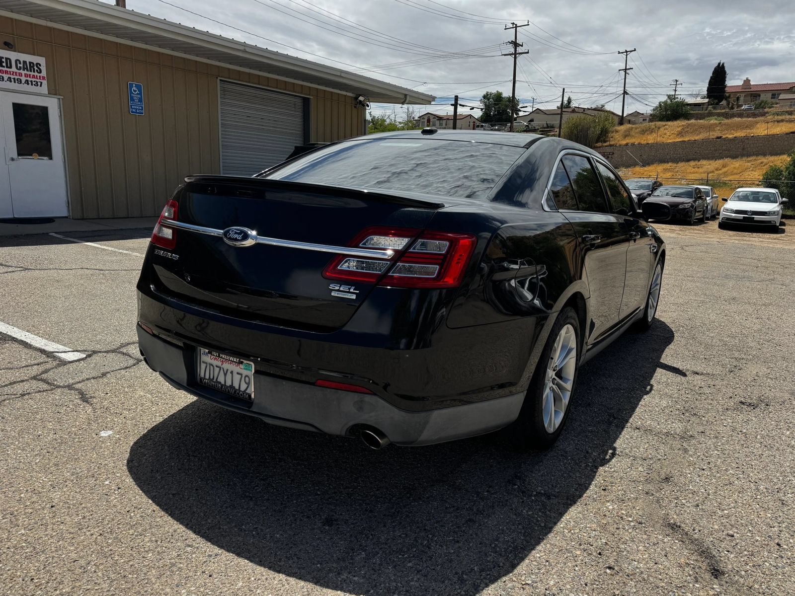 Used 2013 Ford Taurus SEL FWD image 4