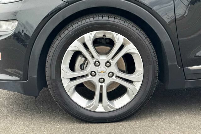 Used 2020 Chevrolet Bolt LT FWD image 25