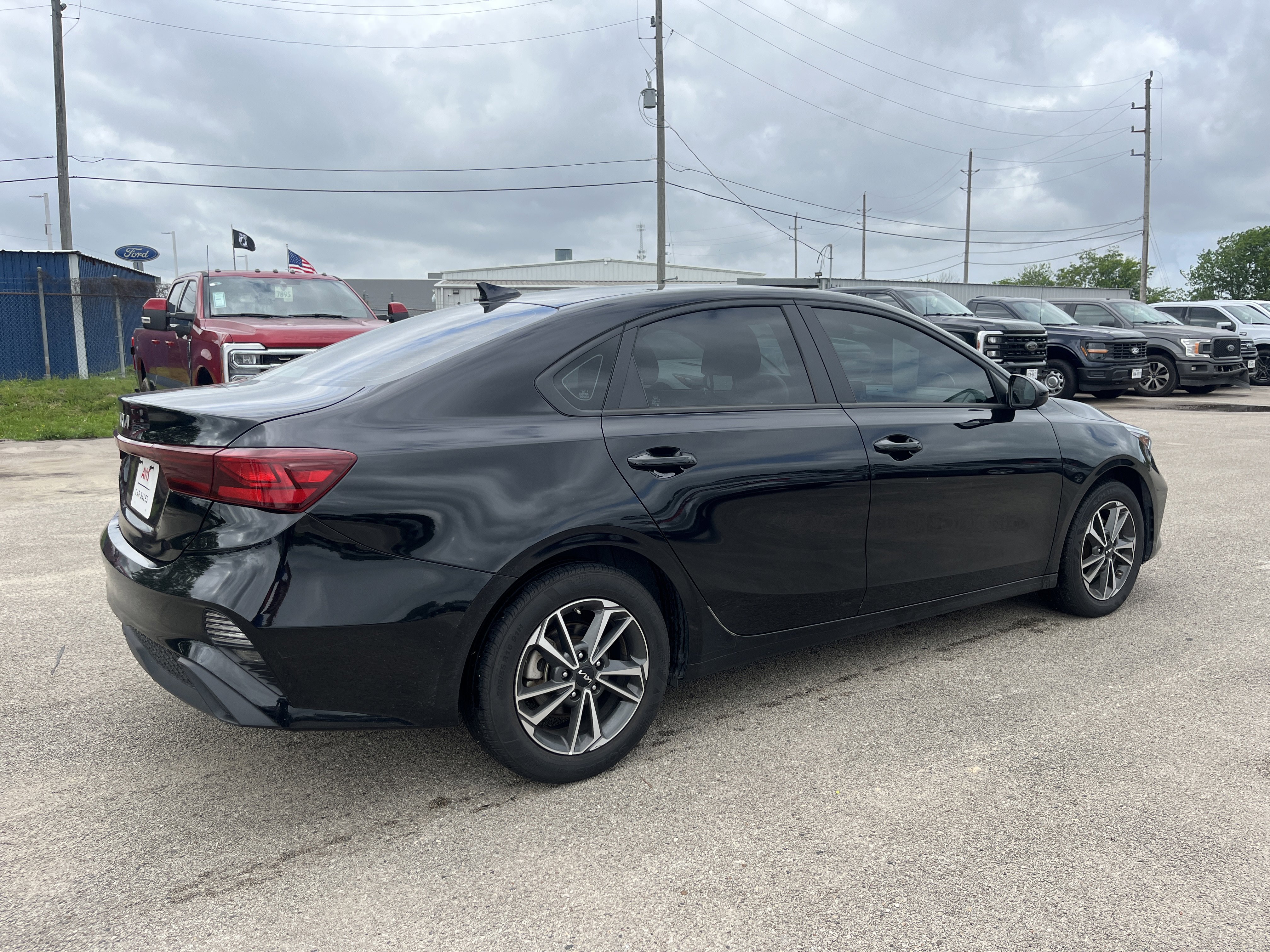 Used 2023 Kia Forte LXS image 2