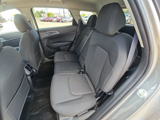 Used 2024 Kia Sportage LX FWD image 17