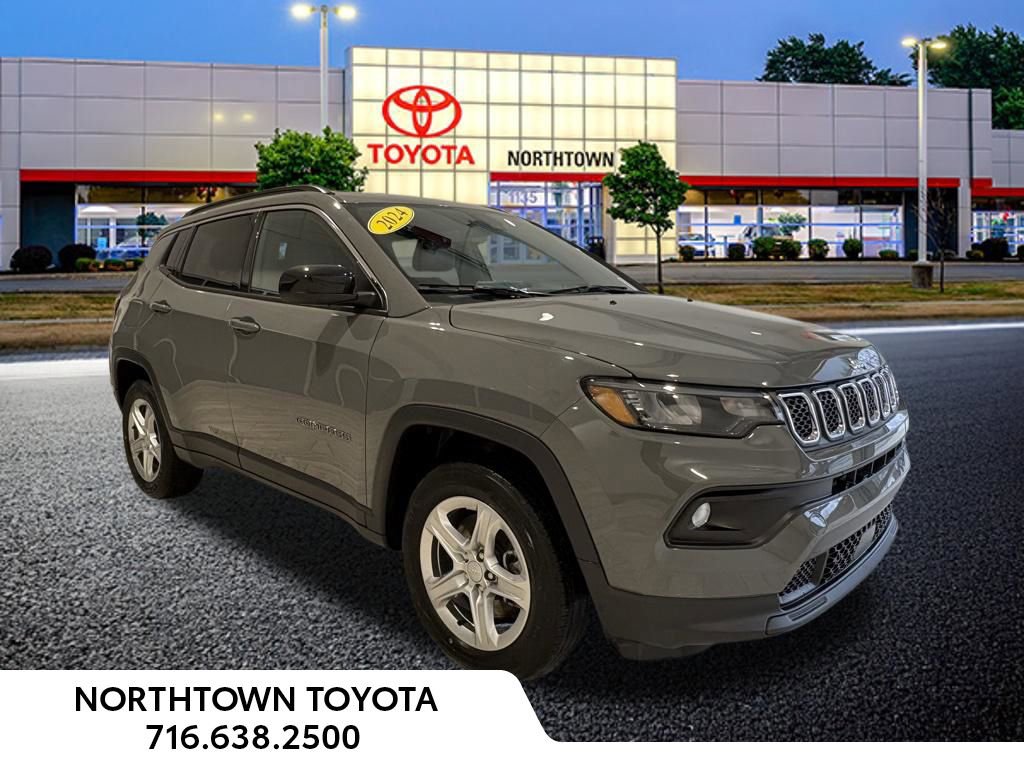 Used 2024 Jeep Compass Latitude image 10