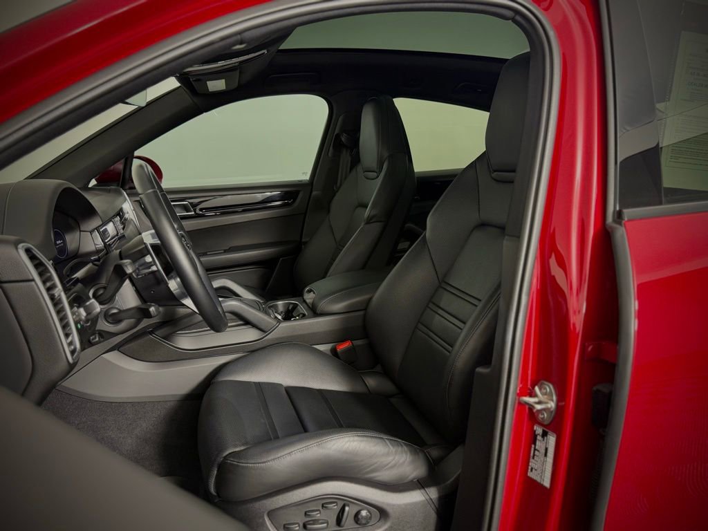 Certified 2023 Porsche Cayenne Coupe image 5