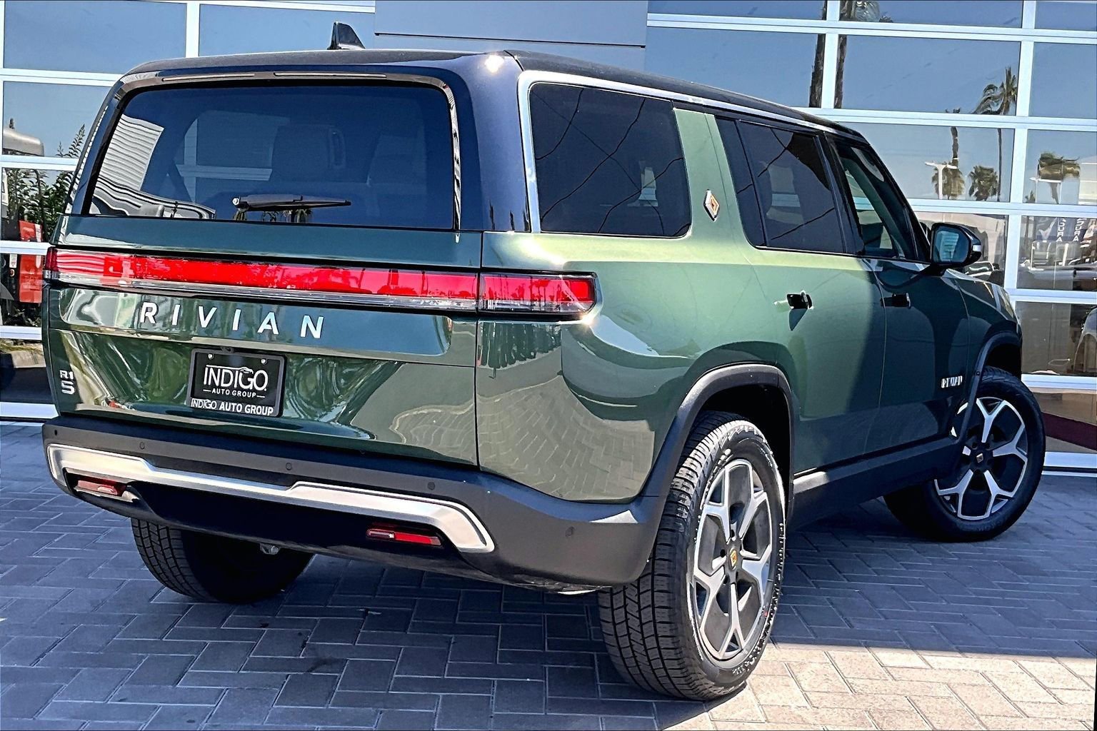 Used 2024 Rivian R1S Adventure AWD/4WD image 13
