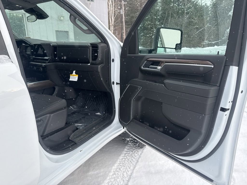Used 2025 Chevrolet Silverado 3500 LT image 21