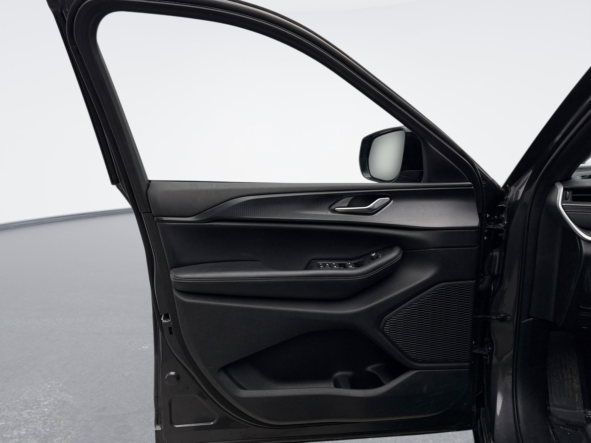 Used 2023 Jeep Grand Cherokee Altitude image 9