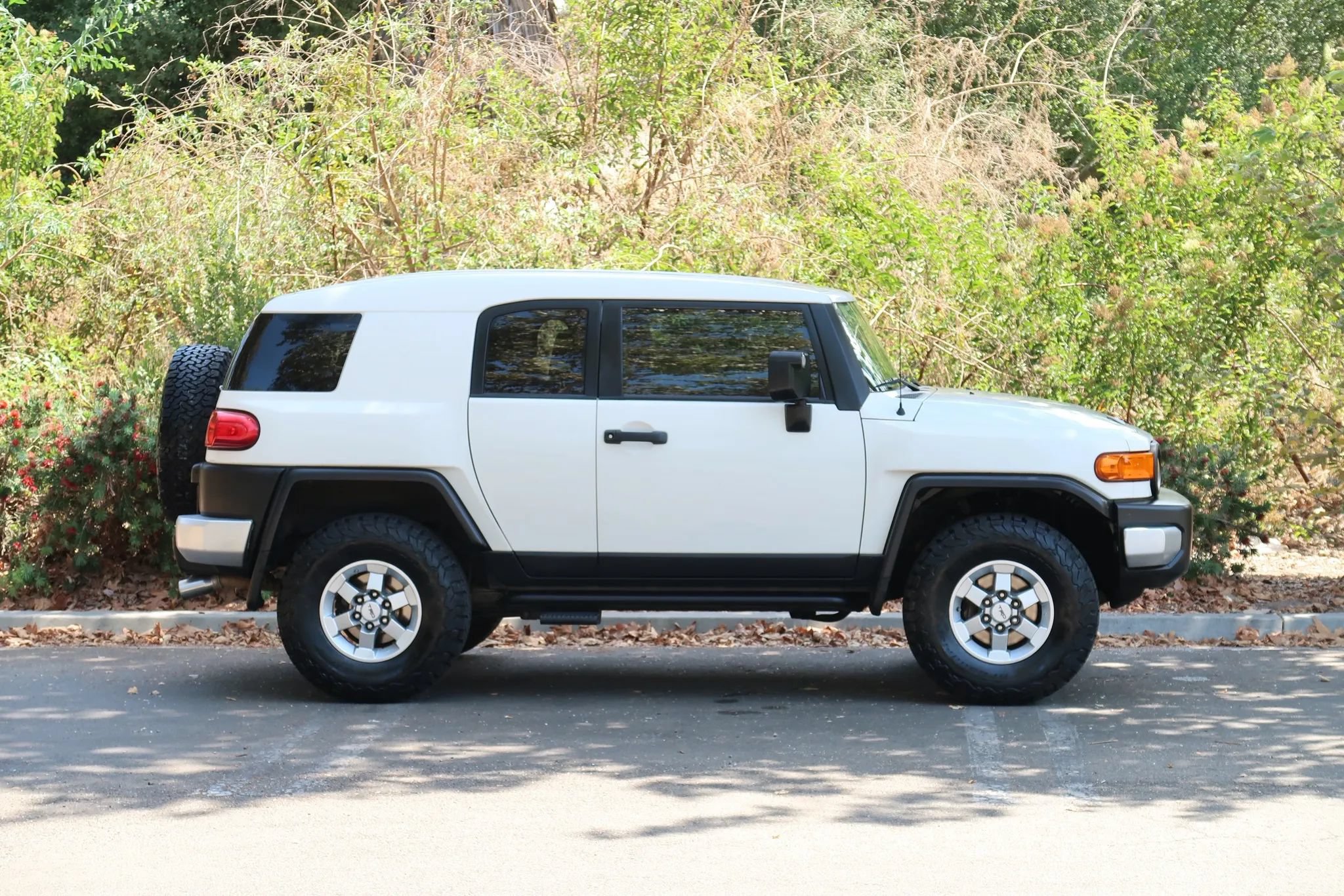 Used 2009 Toyota FJ Cruiser 2WD w/ TRD Sport Pkg image 14