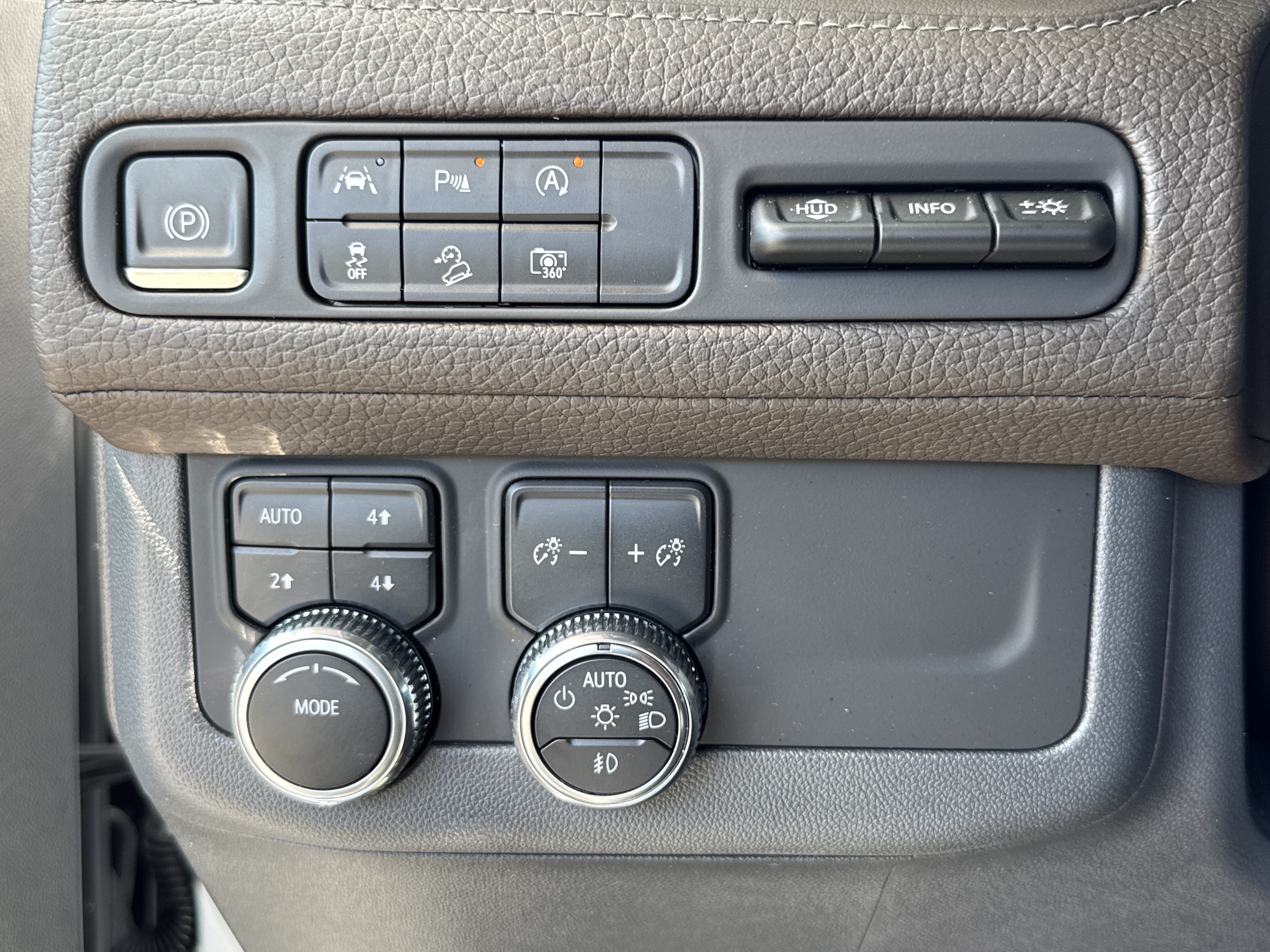 Used 2023 GMC Yukon Denali AWD/4WD image 18