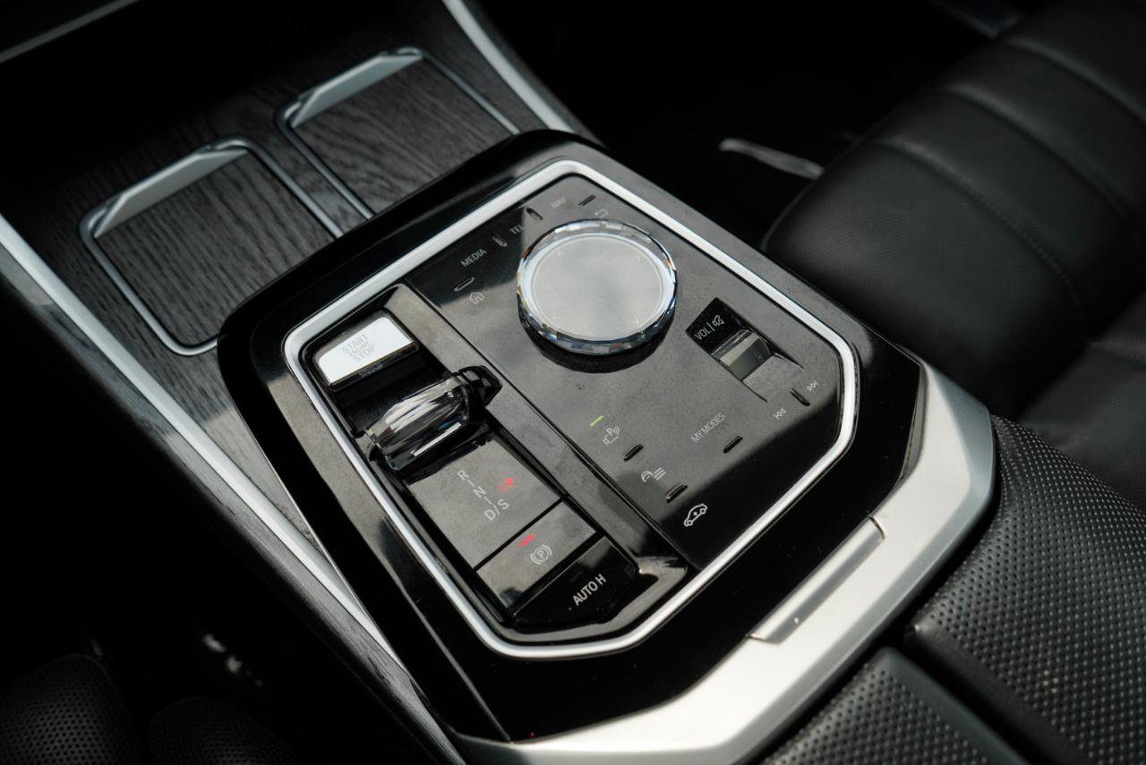 Used 2023 BMW 760i xDrive w/ Executive Package image 42