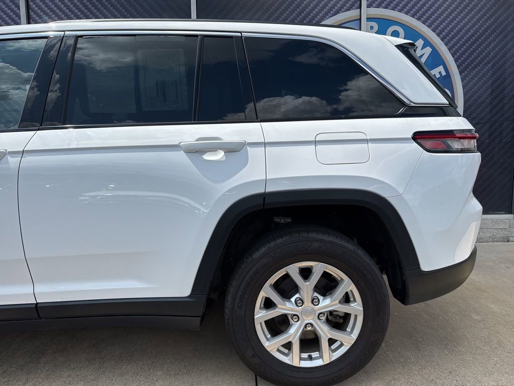 Used 2023 Jeep Grand Cherokee Limited image 14