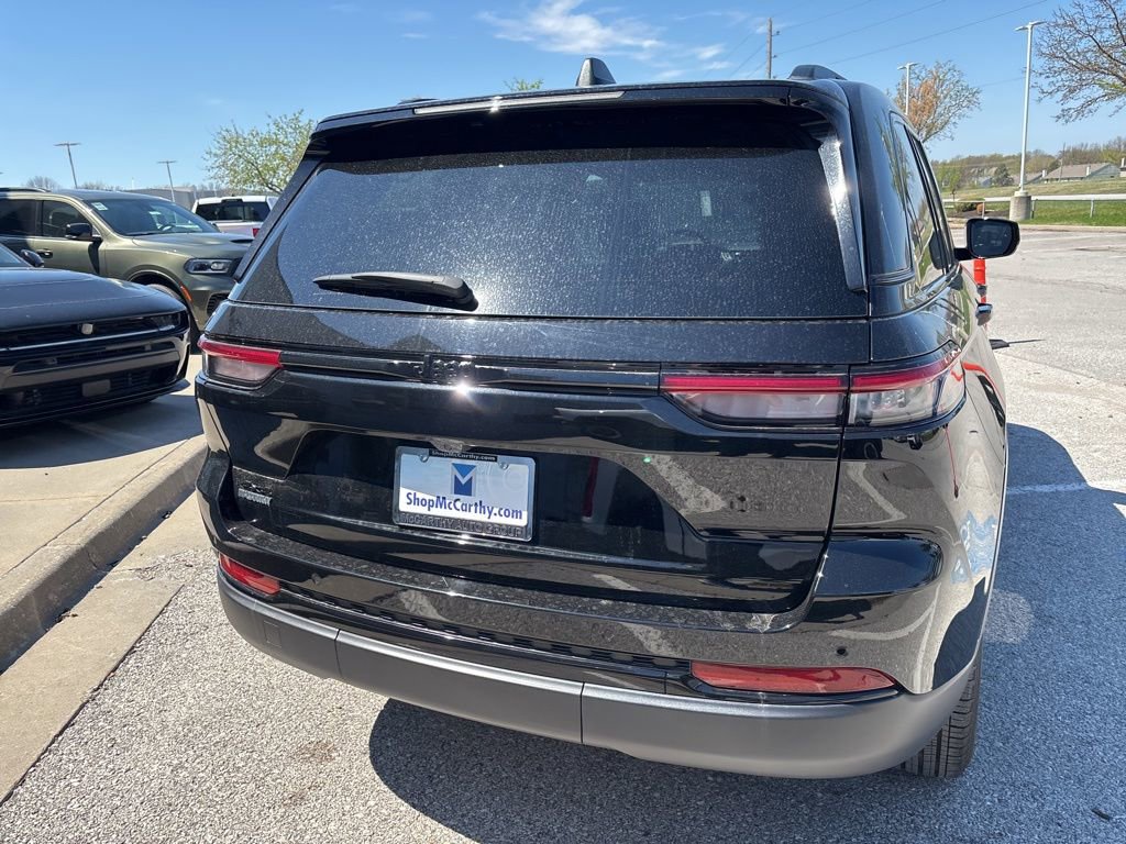 Used 2025 Jeep Grand Cherokee Altitude image 19