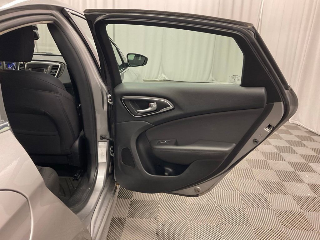 Used 2016 Chrysler 200 Limited image 23