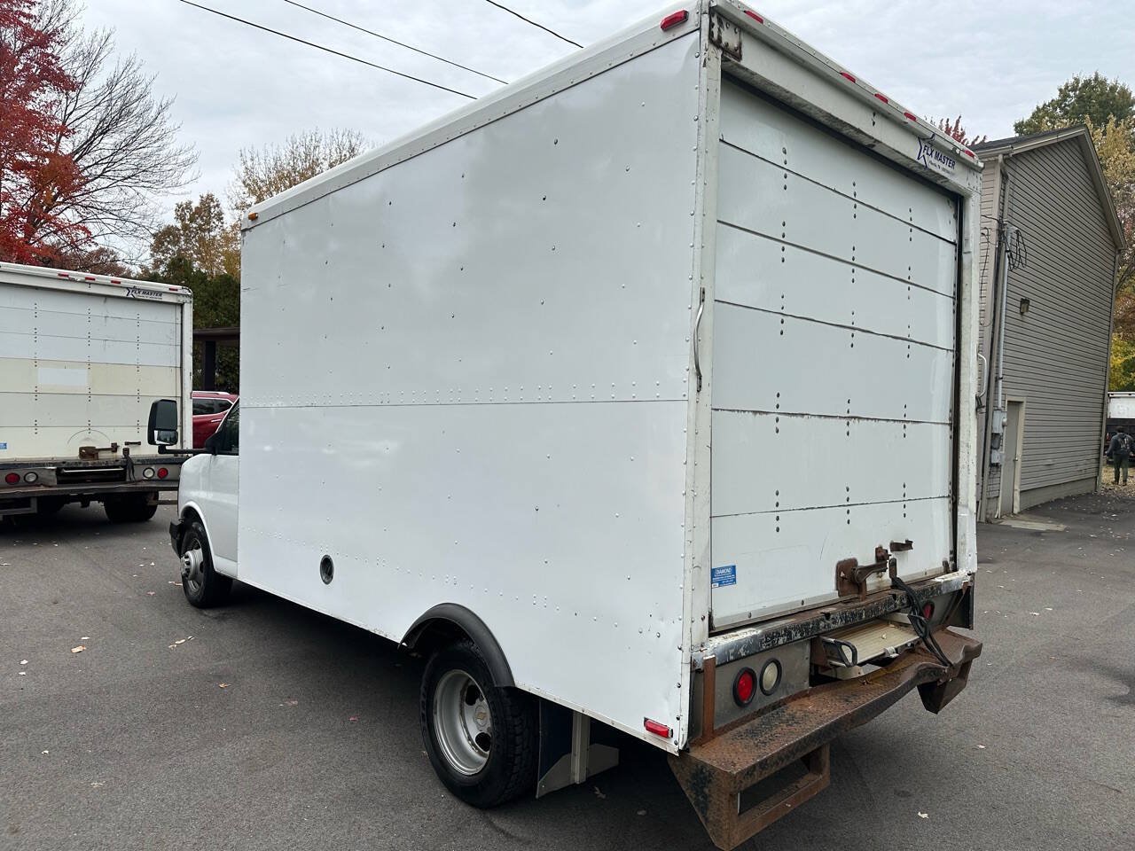 Used 2017 Chevrolet Express 3500 RWD image 3