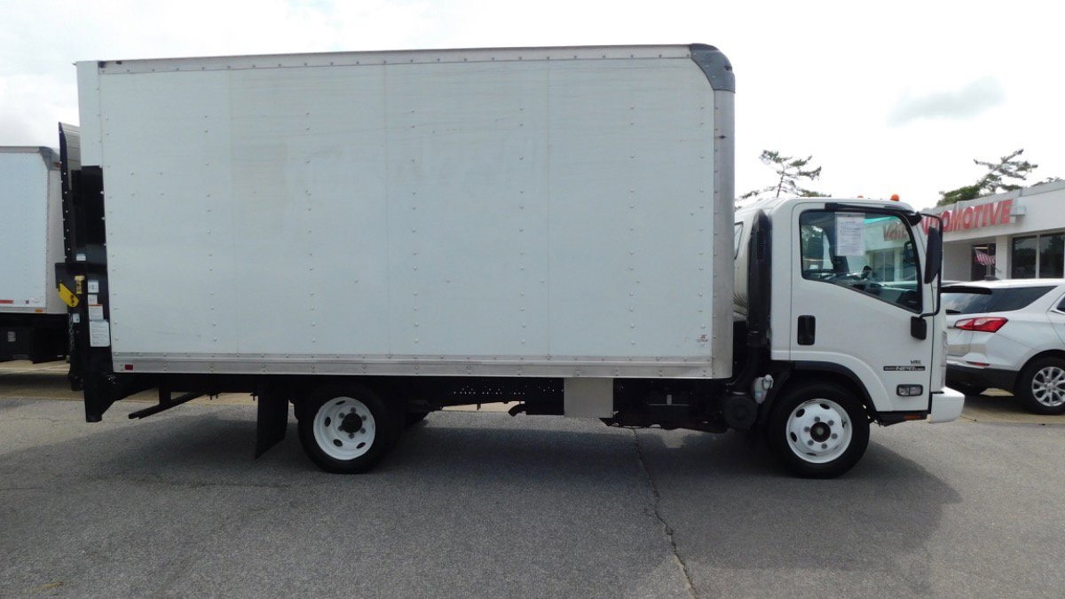 Used 2020 Isuzu NPR image 2